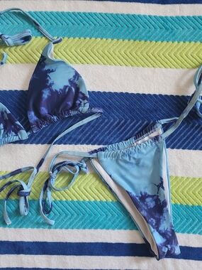 💗5/$25💗 SHEIN Blue Tie-Dye Triangle Bikini Set